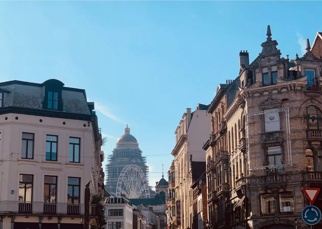 Vue du Palais de Justice depuis le Sablon